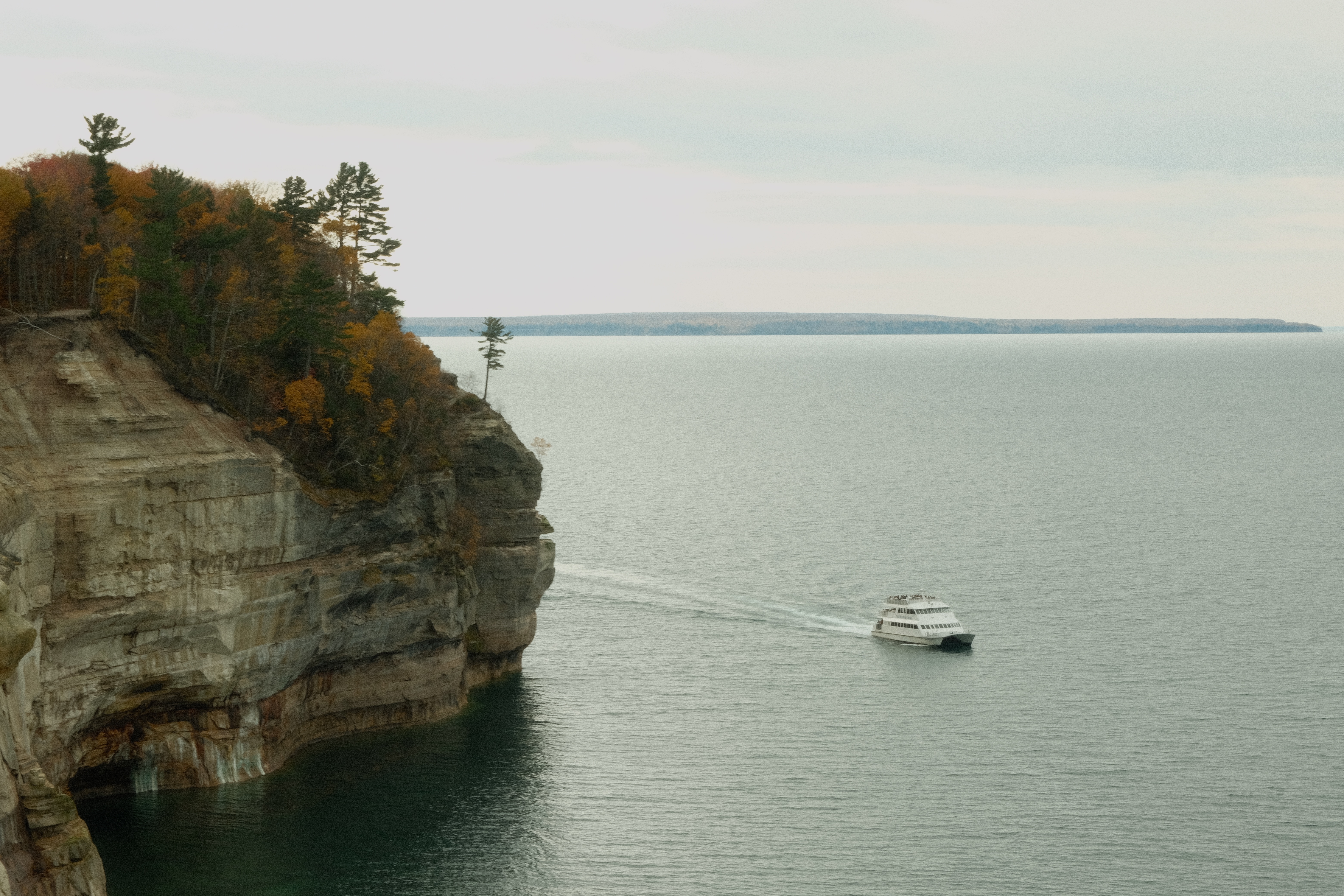 Boat past Pictured Rocks arch